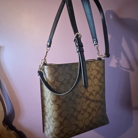 Coach Bucket Bag - Picture 3 of 7